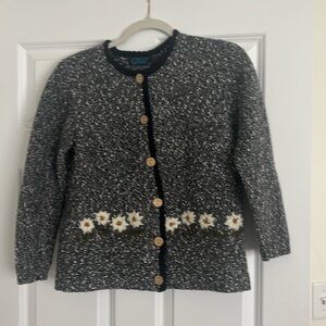 Vintage Knit Cardigan Sweater Gray Black with Daisies Daisy Wooden Buttons  L
